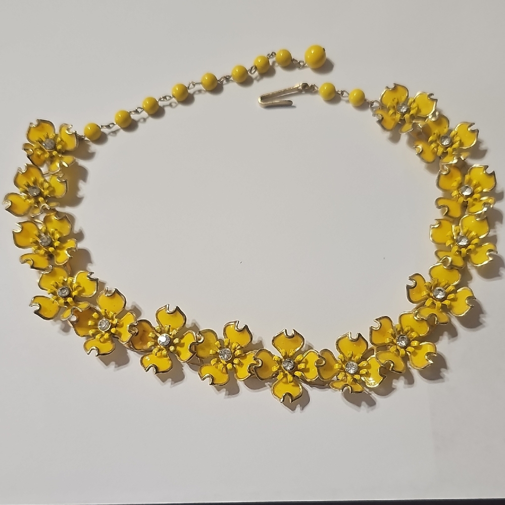 Vintage Eligant Yellow Floral With Rhinestones Necklace